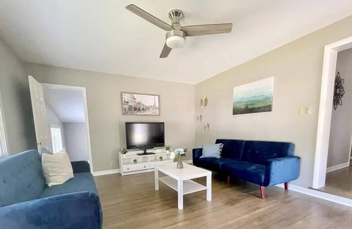 Indianapolis House | 4 Bedrooms, Sleeps 12! 12 mins to Downtown!