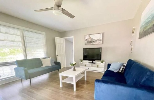 Indianapolis House | 4 Bedrooms, Sleeps 12! 12 mins to Downtown!