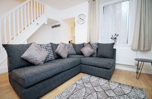 Landore House | 4 Bedrooms, Street Parking, Convenient Location