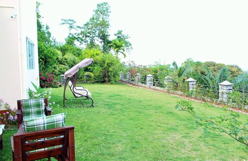 Mahe Island Villa | 4 Bedrooms Villa in Seychelles set in a beautiful garden - Perfect for groups