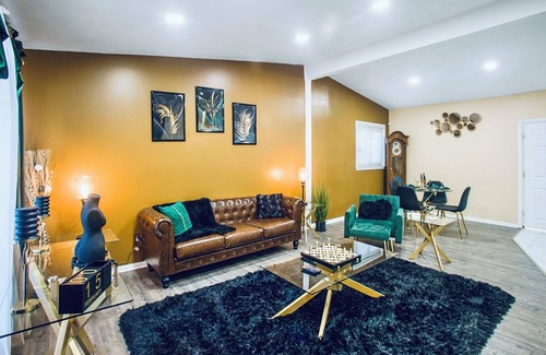 Detroit House | 4 Beds 2 Bath Hot Tub & Adult Play Area