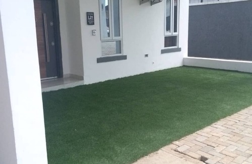 Ogombo House | 4 Beds-24/7 Electricity/Wi-Fi/Security & Pool. Lekki