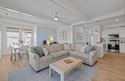 Emerald Isle Condo | 4 Beds, 90-Sec Walk to Beach, 2 pools,Tennis & PB!