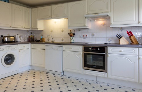 Thorpeness Apartment | 4 Bell Lodge, - sleeps 7 guests in 3 bedrooms