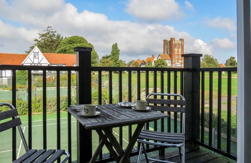 Thorpeness Apartment | 4 Bell Lodge, - sleeps 7 guests in 3 bedrooms