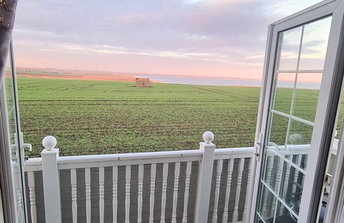 Barmston House | 4 berth caravan with full sea view at Barmston Beach Holiday Park ref 62047O