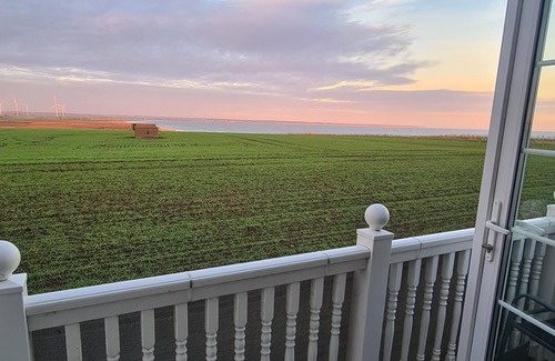 Barmston House | 4 berth caravan with full sea view at Barmston Beach Holiday Park ref 62047O