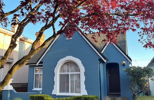 Kerrisdale House | 4 big bedrooms 2bathroom with tub and showern6mins to airport 20mins to downtown