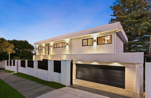 Connells Point House | 4 big bedrooms, new house, stylish house , beach views, swinging pool views .