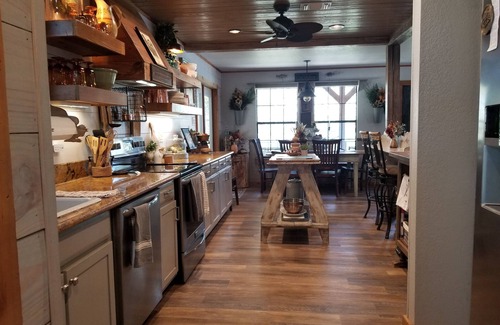 Blanco House | 4 Br 2B ,Water veiw w/fountain Pond House close to Wineries & Brewers
