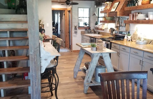 Blanco House | 4 Br 2B ,Water veiw w/fountain Pond House close to Wineries & Brewers