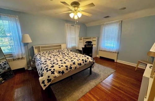 Springfield House | 4 BR 3 BA - EV Charger - Garage & Driveway Parking