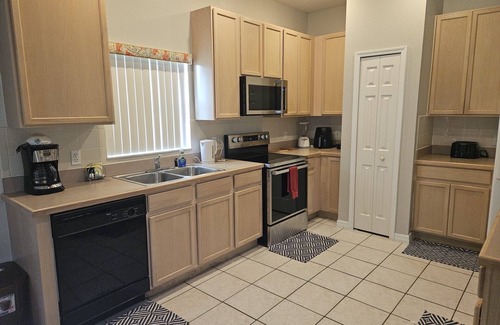 Crescent Lakes Villa | 4 BR 3 BA, Secluded large pool and deck, Netflix WIFI AppleTV, gated community