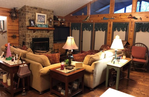Clarkson House | 4 BR 3 Bath serene house on lake Nolin with dock, with wood burning fireplace