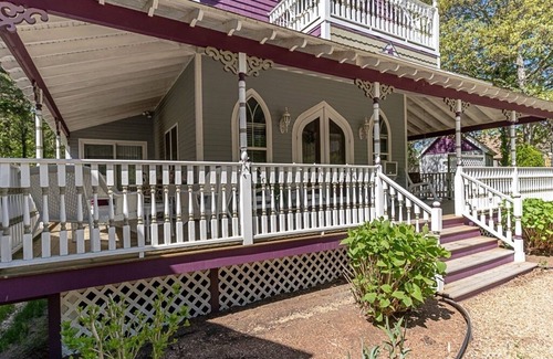East Chop House | 4 BR/4 BA Modern Victorian: The Mack on Winemack