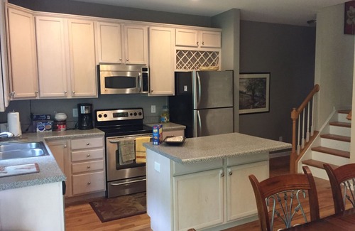 Fry's Spring House | 4 BR Cozy Home near UVA, Downtown & Wineries