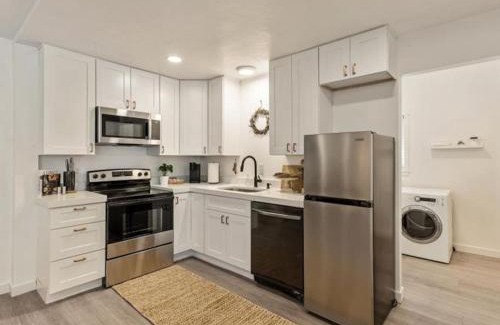 People's Freeway House | 4 BR Duplex Next to the Bees Stadium