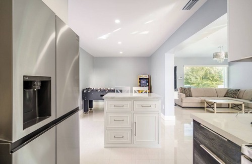 Broadview Park House | 4 BR home with private pool