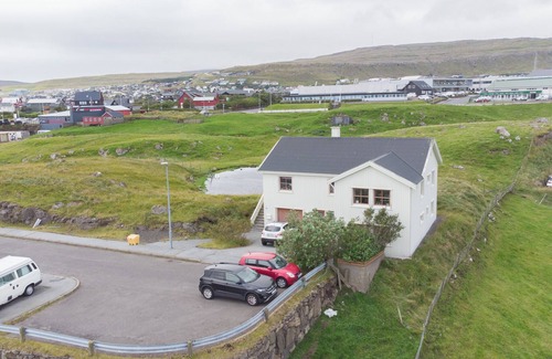 Hoyviksvegur Apartment | 4 Br House/Capital/Cheerful/Nature