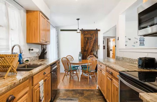 Kenilworth House | 4-BR House- Heart of Asheville Lake House