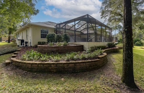 Dunnellon House | 4 BR House w/heat-pump pool!