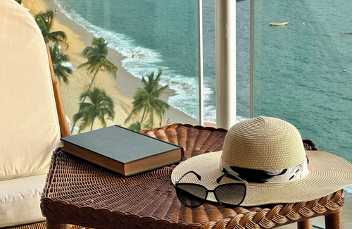 Costera Acapulco Apartment | 4 BR Luxury beachfront apartment in Acapulco Bay.