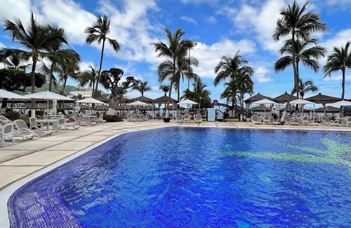 Costera Acapulco Apartment | 4 BR Luxury beachfront apartment in Acapulco Bay.