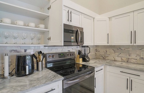 Wellington House | 4 br Luxury Retreat with Heated Pool in Wellington