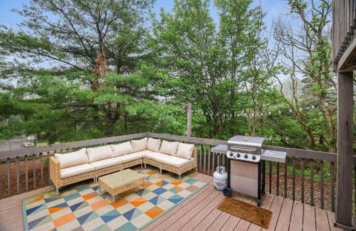Tunkhannock Township House | 4 Br Mtn Cabin Sauna Hot Tub Fire Pit Putt Putt