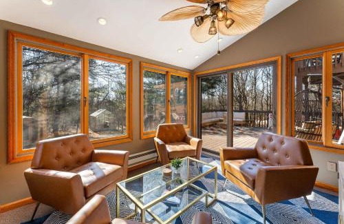 Tunkhannock Township House | 4 Br Mtn Cabin Sauna Hot Tub Fire Pit Putt Putt