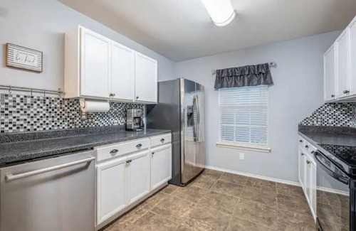 Heritage House | 4 BR Oasis pool house - BMT Lackland & SeaWorld