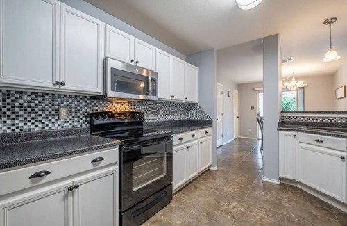 Heritage House | 4 BR Oasis pool house - BMT Lackland & SeaWorld