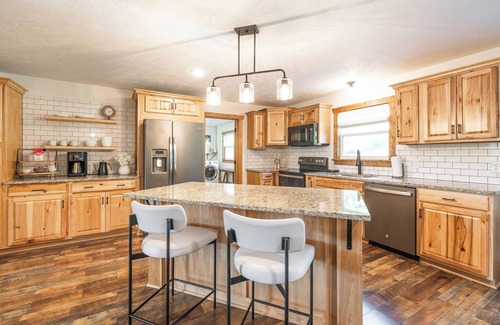 Cape Fair House | 4 BR-Outdoor Theatre-Fire Pit-1/4mile to Marina