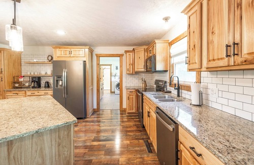 Cape Fair House | 4 BR-Outdoor Theatre-Fire Pit-1/4mile to Marina