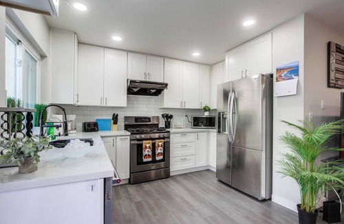 Clairemont Mesa House | 4-BR, Pool/Tub, King Bed, Garage, Prime Location!