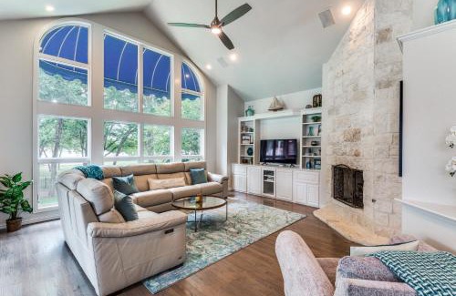 Lakewood Village House | 4-BR Waterfront - Pool Kayak Paddleboard & More