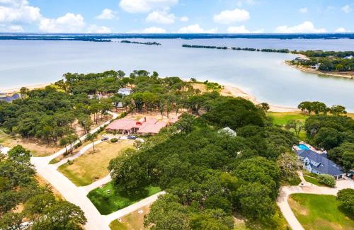Lakewood Village House | 4-BR Waterfront - Pool Kayak Paddleboard & More