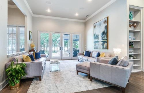 Lakewood Village House | 4-BR Waterfront - Pool Kayak Paddleboard & More