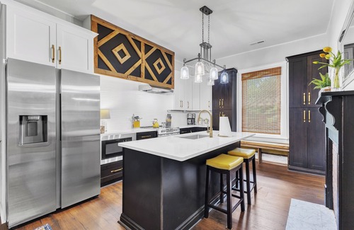 Garner House | 4 BRs/3 Full Baths - Stroll to Coffee, Bakery, Wine Bar - Downtown Garner