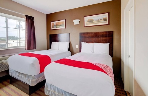 Dilley House | 4 Budget-Friendly Units! Short Drive to Fireman’s Park, Free Breakfast!