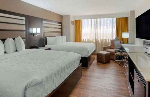 Baymeadows House | 4 Budget-friendly Units! FREE Breakfast, Parking! Near Tree Hill Nature Center!