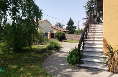 Irigny Villa | 4 chambres - 200m2 - Parking - Jardin