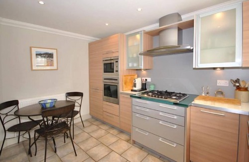 Midhurst House | 4 Chartwell Mews - a town house that sleeps 7 guests in 4 bedrooms