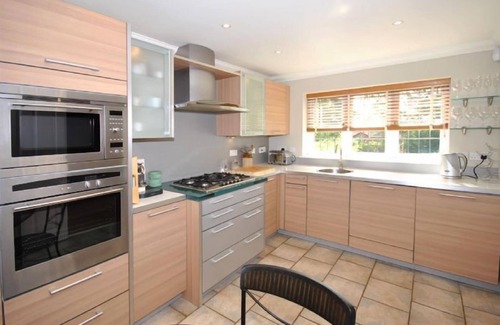 Midhurst House | 4 Chartwell Mews - a town house that sleeps 7 guests in 4 bedrooms