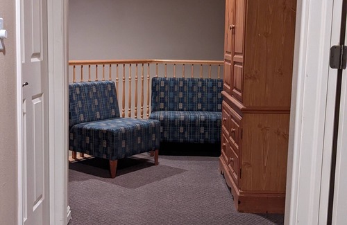 St. George House | #4 Cheerful room with a Select Number king bed