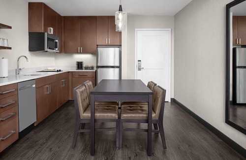 Isle of Palms Hotel | 4 Comfort-Focused Suites w/Kitchen, Heated Pool Access & Mayo Clinic Shuttle