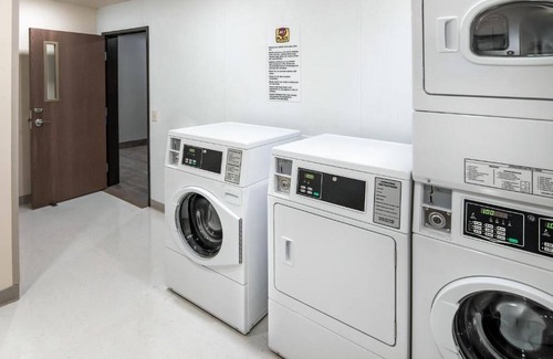Pooler House | 4 Comfortable Rooms w/Kitchen & Pet-Friendly Perks for Large Groups Visits