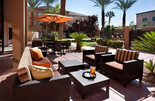 Las Vegas Hotel | 4 Comfortable Units! Pet-Friendly Property, Onsite Parking, Outdoor Pool