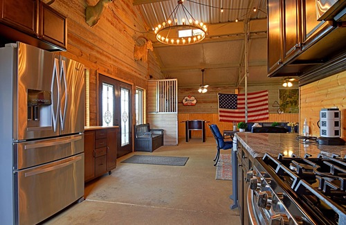 Waelder House | 4 D Guest Ranch Barndominium on 260 acres with 300 animals & 2 stocked ponds