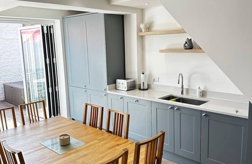 Swanage House | 4 Double Bedroom Victorian Cottage